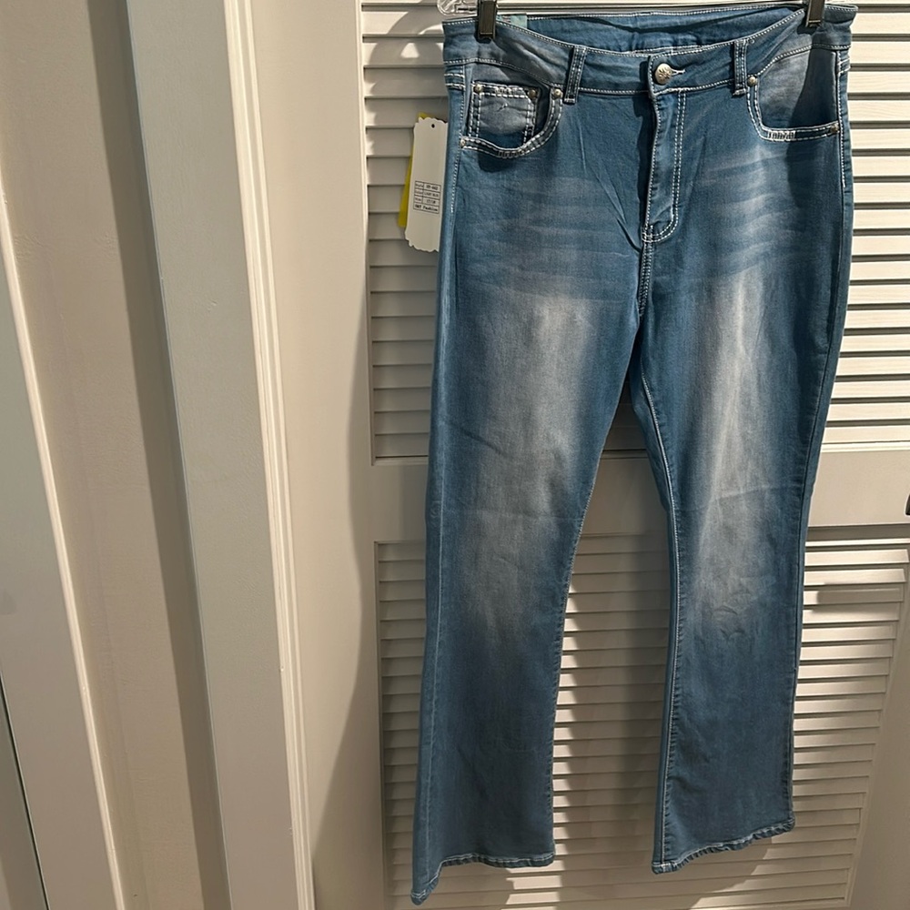 NWT H & I Fashion Acid  Wash Bootcut Jeans with Jeweled embossed back pockets.